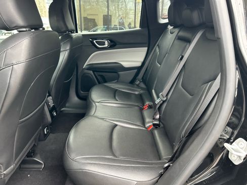 Used 2025 Jeep Compass Limited image 32