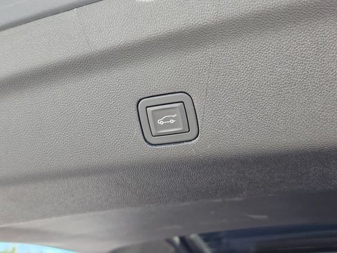 Used 2025 GMC Yukon XL Elevation w/ Elevation Premium Package AWD/4WD image 17