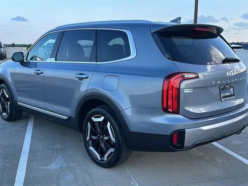 Used 2025 Kia Telluride S FWD image 12
