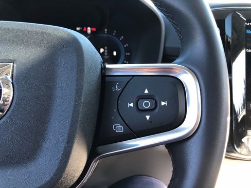 Used 2023 Volvo XC40 B5 Ultimate w/ Protection Package Premier image 23