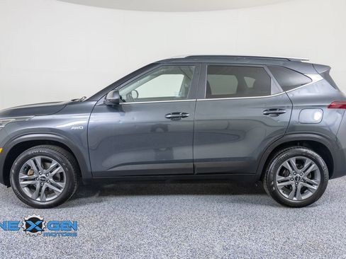 Used 2023 Kia Seltos S w/ Navigation Package AWD/4WD image 4