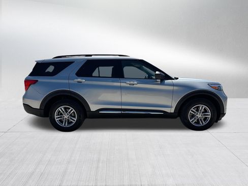 Used 2024 Ford Explorer XLT AWD/4WD image 5