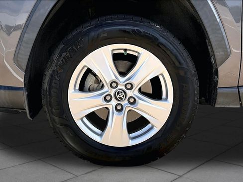 Used 2021 Toyota RAV4 XLE FWD image 11