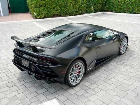 Used 2022 Lamborghini Huracan EVO RWD image 28