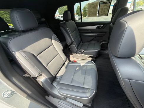 Certified 2025 Buick Enclave Preferred FWD image 26