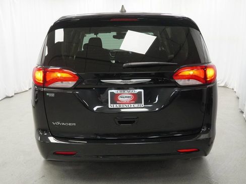 Used 2023 Chrysler Voyager LX image 11