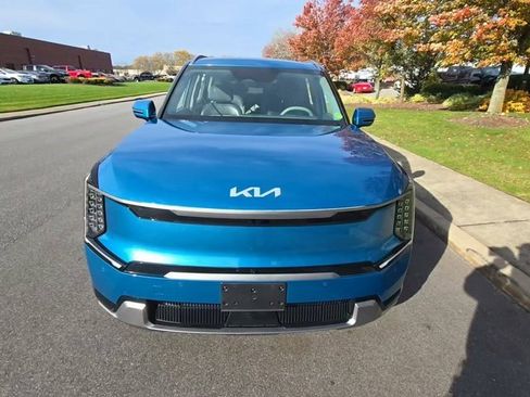 Used 2024 Kia EV9 Land image 2