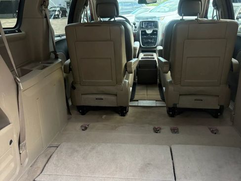 Used 2016 Chrysler Town & Country Touring FWD image 27