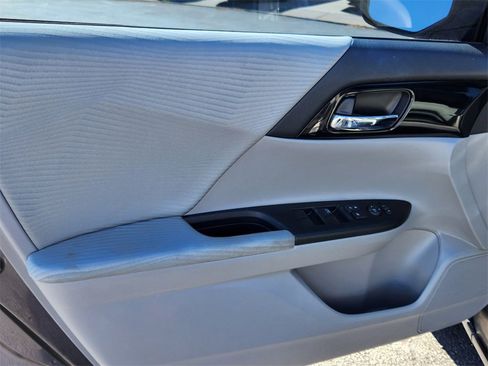 Used 2017 Honda Accord LX image 6