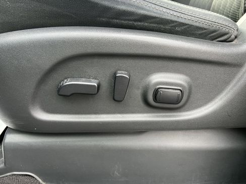 Used 2017 Nissan Titan SV image 19