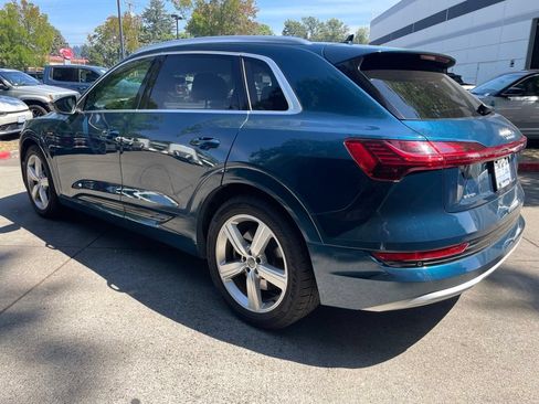 Used 2019 Audi e-tron Prestige w/ Prestige Package AWD/4WD image 6