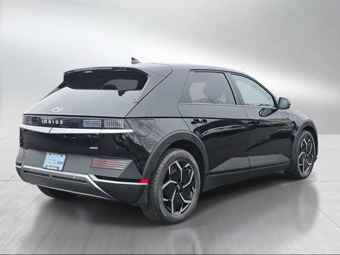 Used 2024 Hyundai Ioniq 5 SE image 3