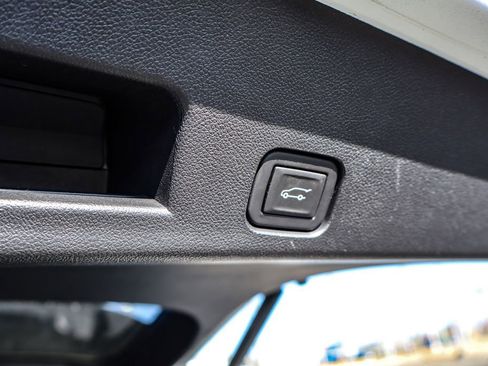 Certified 2024 Chevrolet Traverse LT image 36