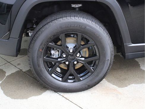 Used 2026 Jeep Grand Cherokee Altitude AWD/4WD image 36