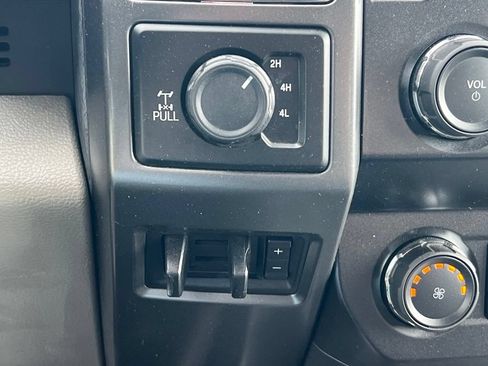 Used 2019 Ford F250 XLT w/ XLT Premium Package AWD/4WD image 32