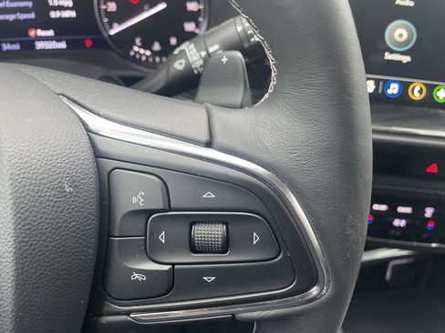 Used 2023 Buick Envision Essence image 32