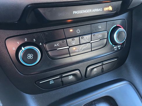 Used 2020 Ford Transit Connect XLT image 30