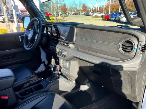 Used 2024 Jeep Wrangler Unlimited Rubicon 4xe image 14
