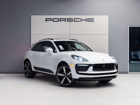 Certified 2026 Porsche Macan AWD/4WD image 9