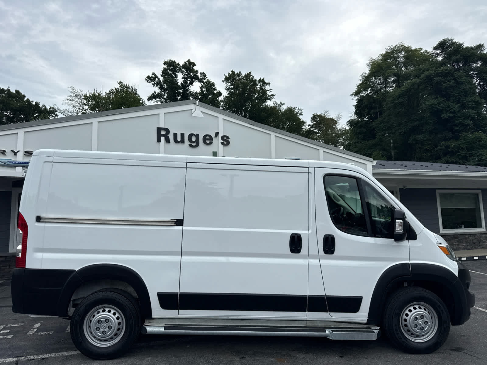 Used 2025 RAM ProMaster 2500 w/ U-Haul Equipment Group FWD image 2