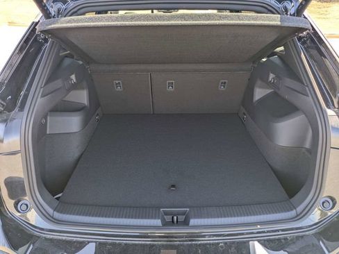 New 2026 Volkswagen Tiguan SE R-Line FWD image 12