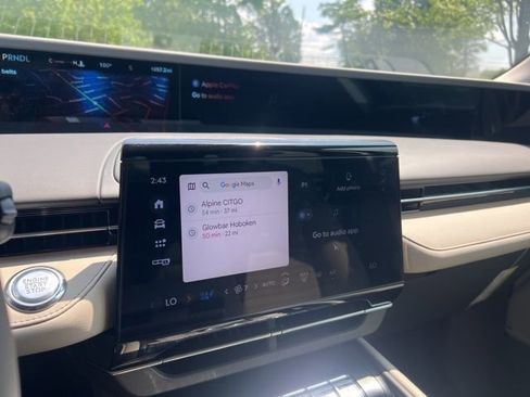 Used 2025 Lincoln Nautilus Reserve image 15