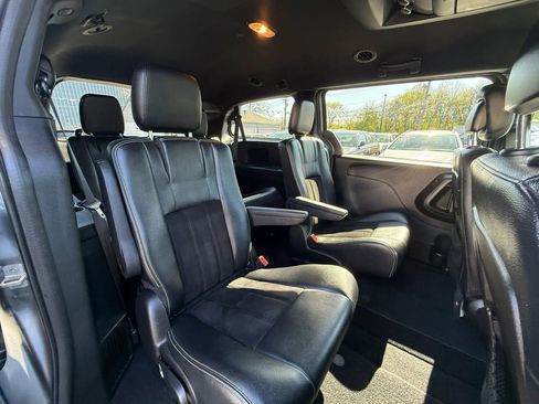 Used 2015 Dodge Grand Caravan SXT image 53