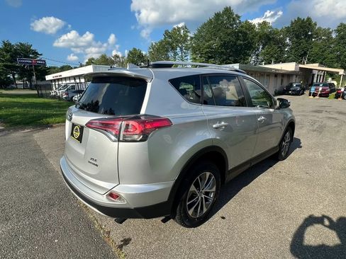 Used 2016 Toyota RAV4 XLE AWD/4WD image 5