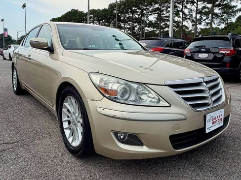 Used 2011 Hyundai Genesis 3.8 RWD image 2