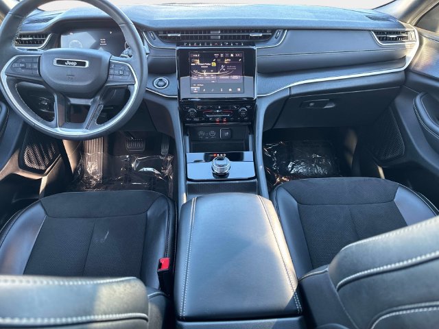 Used 2023 Jeep Grand Cherokee L Altitude AWD/4WD image 16