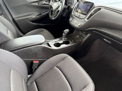 Used 2025 Chevrolet Malibu RS FWD image 23