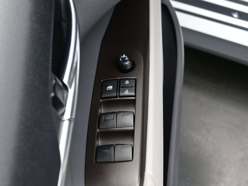 Used 2022 Toyota Camry LE FWD image 10