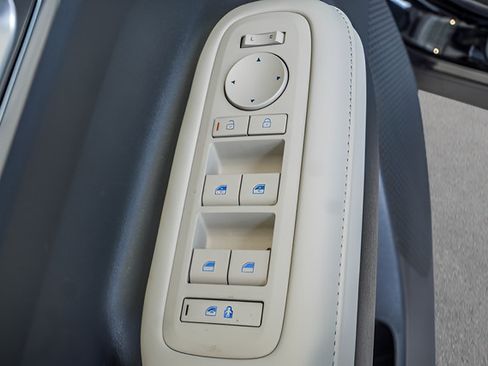 Certified 2025 Hyundai Santa Fe SEL FWD image 31