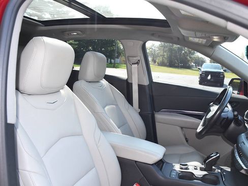 Used 2023 Cadillac XT4 Luxury w/ Cold Weather Package FWD image 25