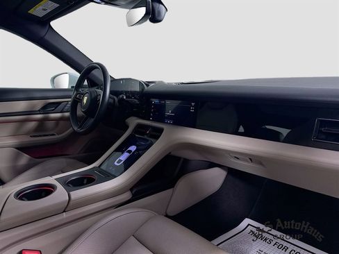 Used 2022 Porsche Taycan 4S image 36