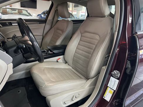 Used 2018 Ford Fusion SE w/ Fusion SE Technology Package image 10