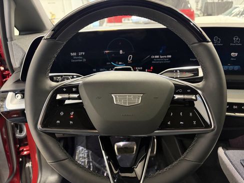Used 2025 Cadillac Optiq Luxury 1 w/ LPO, Floor Liner Package image 17