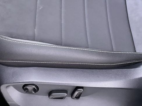 Used 2024 Volkswagen Taos SE image 12