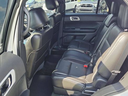 Used 2014 Ford Explorer XLT w/ Equipment Group 202A AWD/4WD image 11