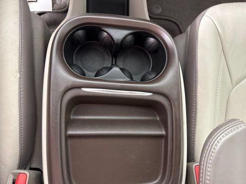 Used 2017 Chrysler Pacifica Touring-L FWD image 23