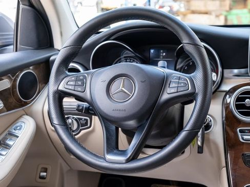 Used 2019 Mercedes-Benz GLC 300 4MATIC image 26
