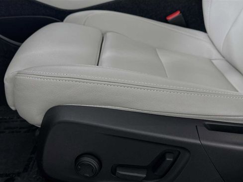 Used 2026 Volvo XC40 B5 Plus w/ Protection Package Premier AWD/4WD image 18