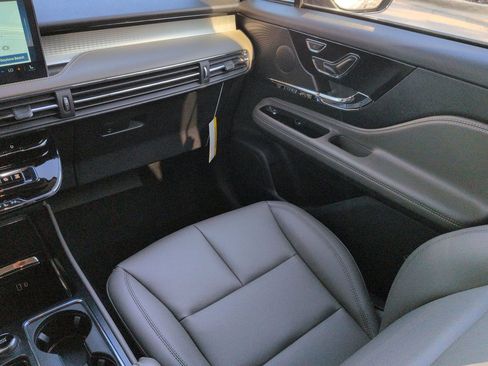 New 2026 Lincoln Corsair Premiere image 19