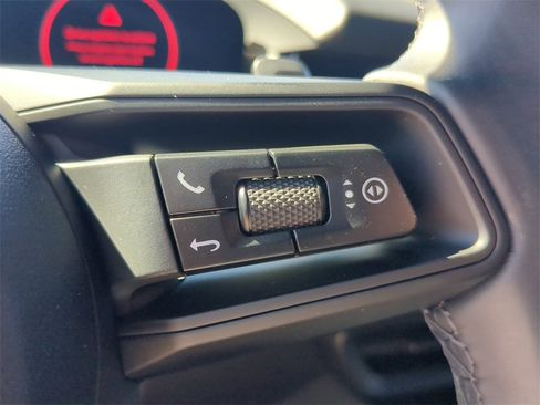 Used 2025 Porsche Cayenne image 36