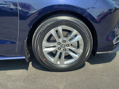 Used 2023 Toyota Sienna XLE w/ XLE Plus Package image 5