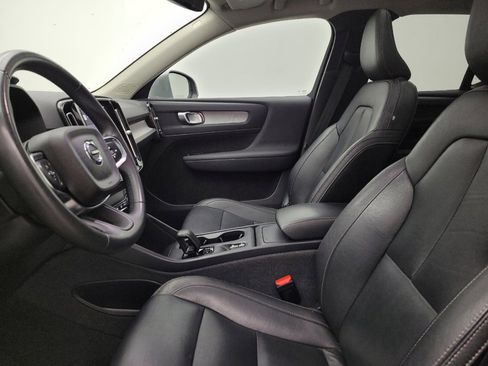 Used 2024 Volvo XC40 B5 Core image 17