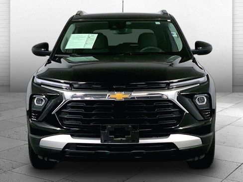 Used 2025 Chevrolet TrailBlazer LT FWD image 2