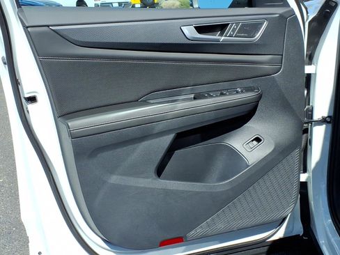 Certified 2025 Volkswagen Atlas Cross Sport SEL Premium R-Line image 18