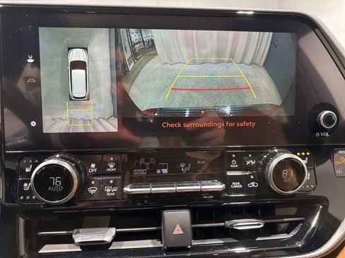 Used 2023 Toyota Highlander Platinum AWD/4WD image 11