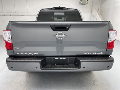 Used 2024 Nissan Titan SV image 10